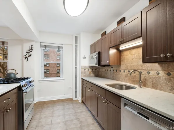 235 Garth Road #E2A, Scarsdale, NY 10583