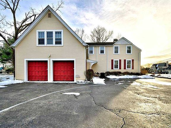 4th image of 221 Cedar Ave