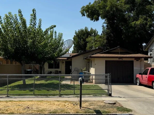 773 9th St, Orange Cove, CA 93646
