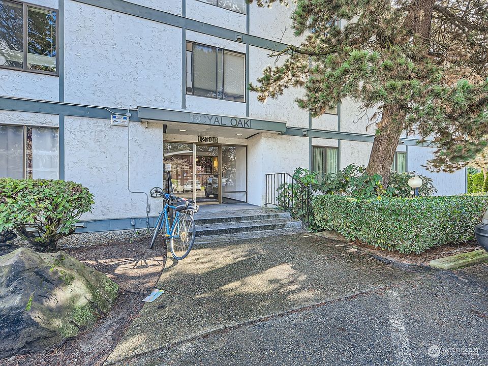 1st image of 12300 28th Avenue NE #305