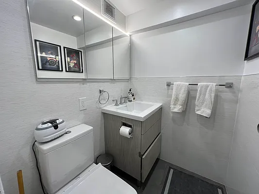 Rented by AZ REALTY NYC LLC | media 25