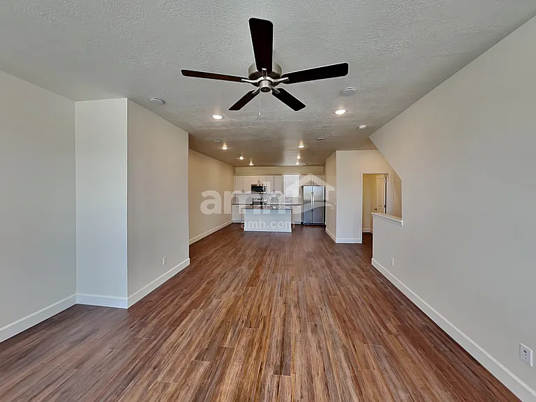 11026 S Trocadero Ave — Photo 5