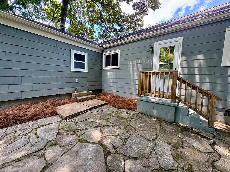 636 N Moore Rd — Photo 16