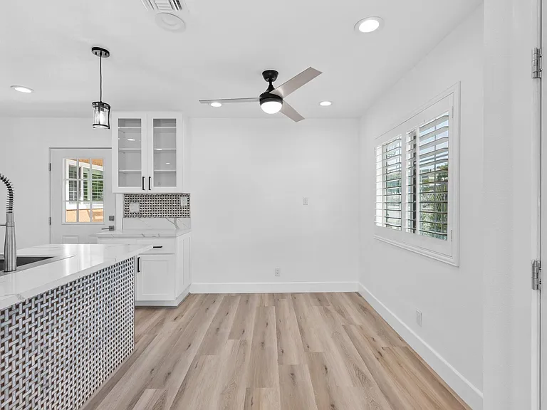 2508 Colonia Ave — Photo 7