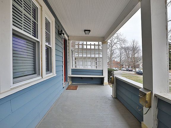 3rd image of 53 E Como Ave