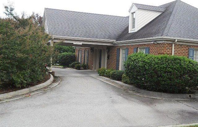 1st image of 105 W Becker Dr