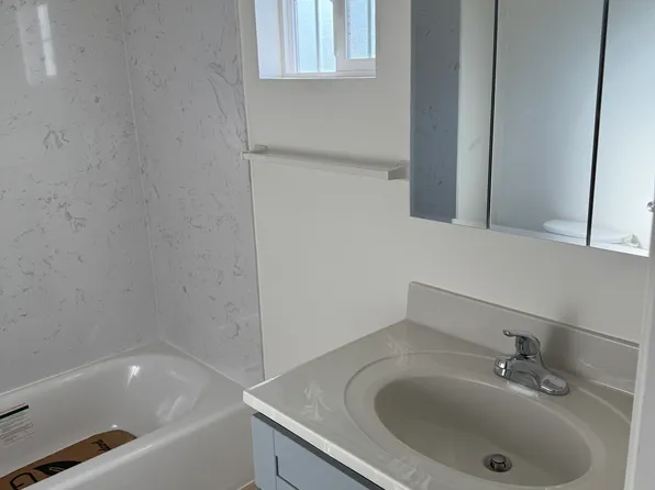 1009 E 12th St, Oakland, CA 94606