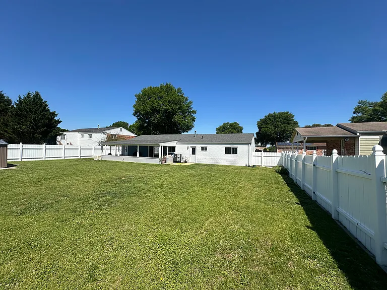 10411 Farrar Ave — Photo 24