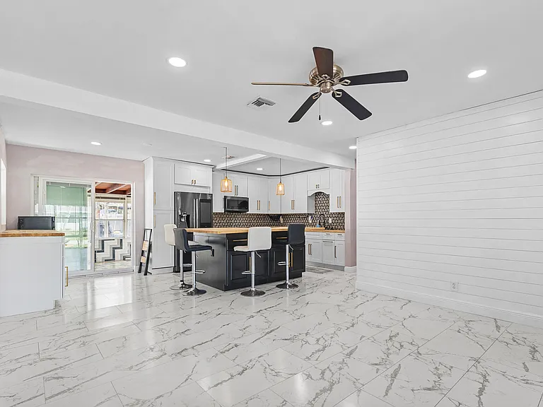 1820 SW 22nd Ave — Photo 17