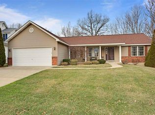 157 Huntington Crossing Dr, Saint Peters, MO 63376