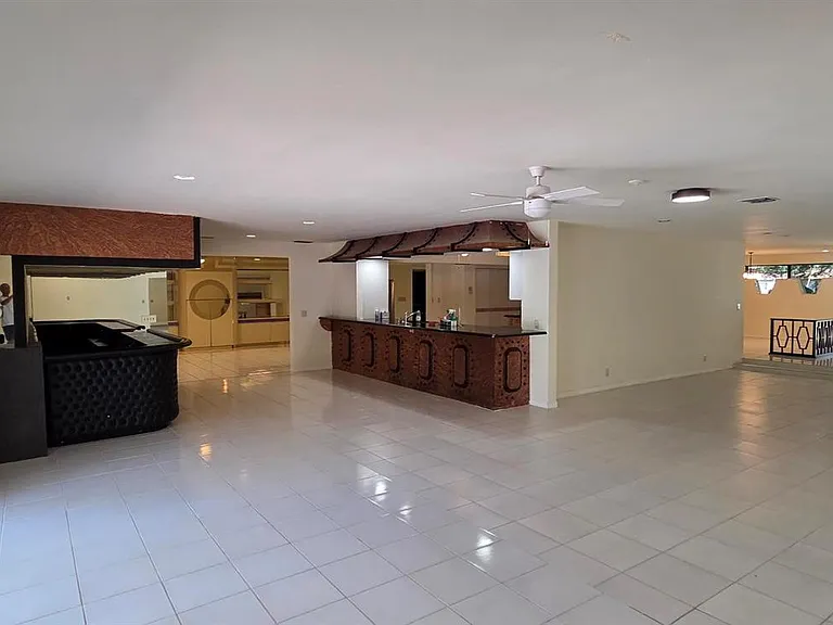 5860 SW 8th St — Photo 16