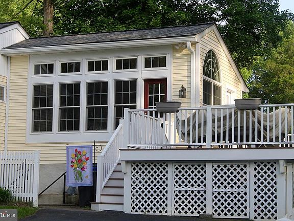 4th image of 2322 Turner Ln