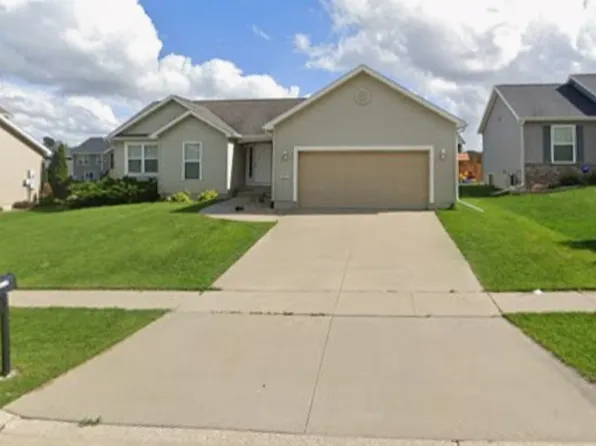 1122 Amelia Dr, Cedar Falls, IA 50613