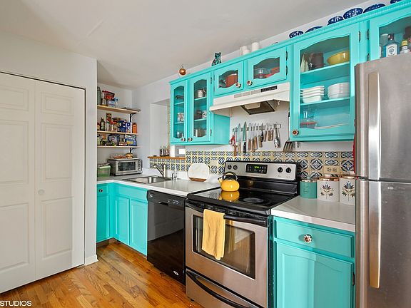 3rd image of 5323 N Kenmore Ave #3A