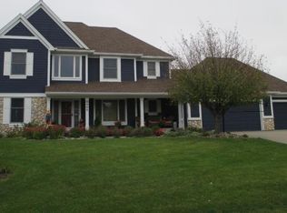 8905 Springwood Dr, Woodbury, MN 55125