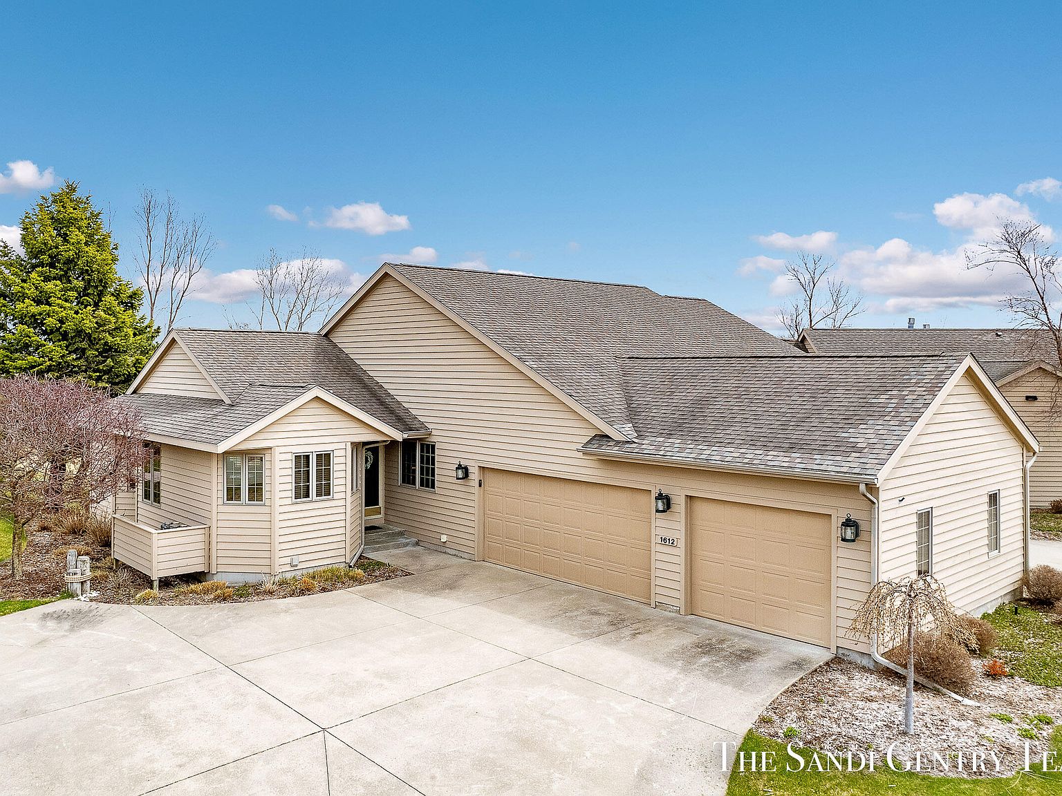 1612 E Harbour Towne Cir, Muskegon, MI 49441 Zillow