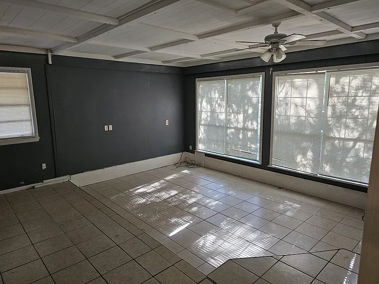4655 Poinciana Dr — Photo 3