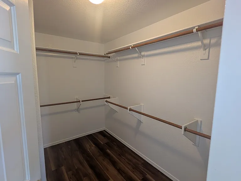 Main Bedroom Walk In Closet