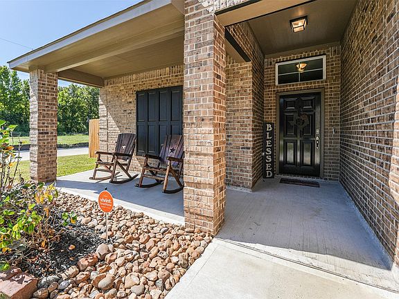 3rd image of 411 Pebble Dr