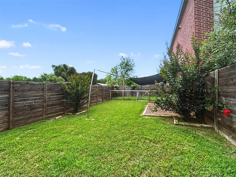 5700 Glen Meadow Dr #B — Photo 17