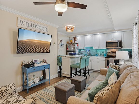 5th image of 312-320 E Wildwood Ave #209