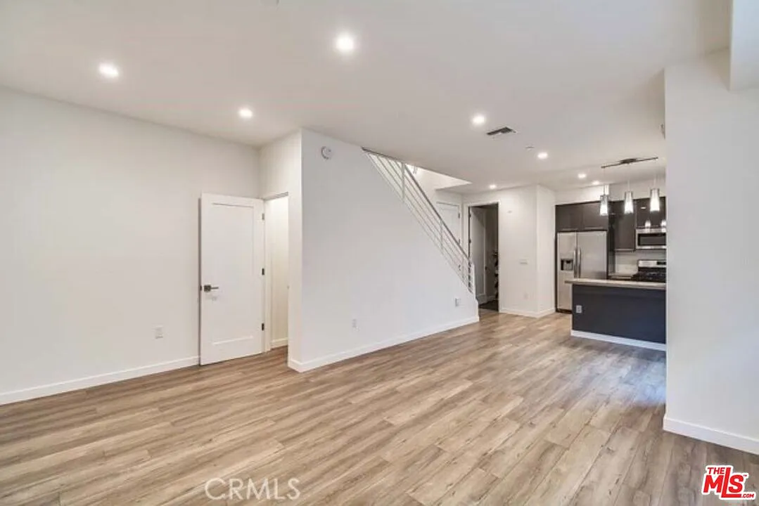 2 bed, 2.5 bath, 1155 sqft, $2,995 — Photo 3