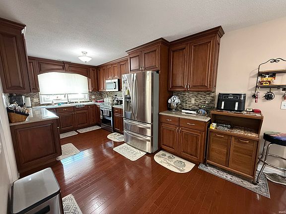 3rd image of 202 Edglink Dr