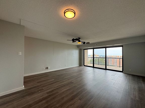 4th image of 203 Yoakum Pkwy APT 1606