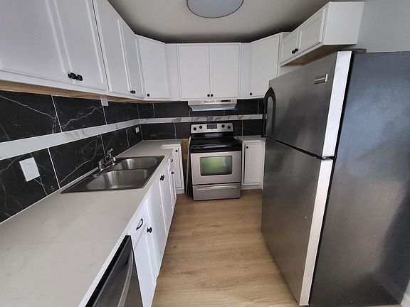 5th image of 5637 Edge Lake Dr APT 1W