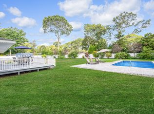 6 Rolling Hill Rd, Hampton Bays, NY 11946