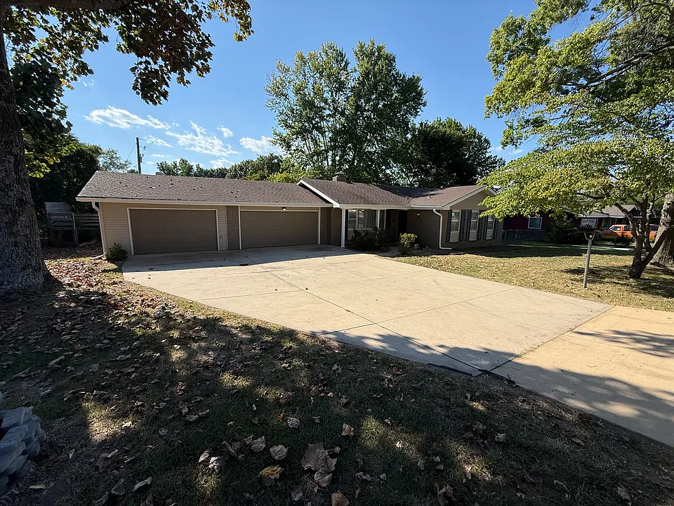 936 Waverly Rd