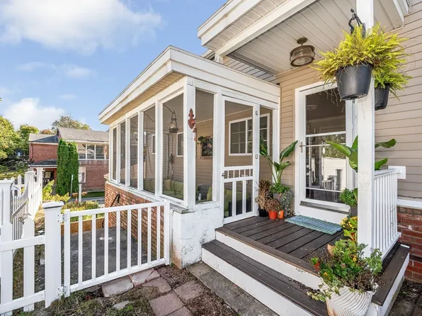 10 Cleveland St, Salem, MA 01970