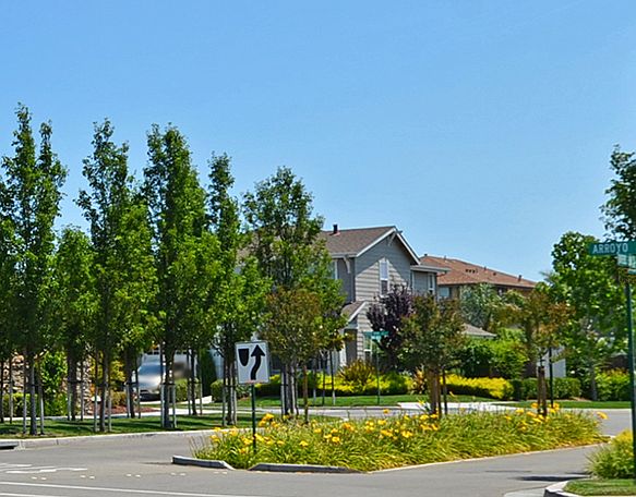Arroyo Crossing Entrance