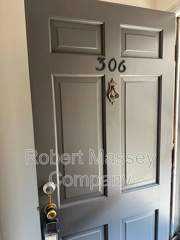 Studio, 1.0 bath, 500 sqft, $875 — Photo 1