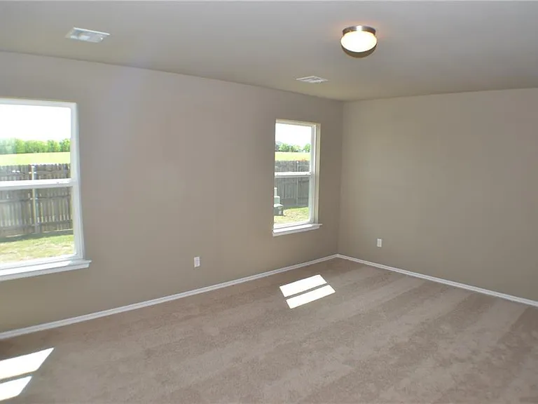 2412 Canyon Creek Dr — Photo 17