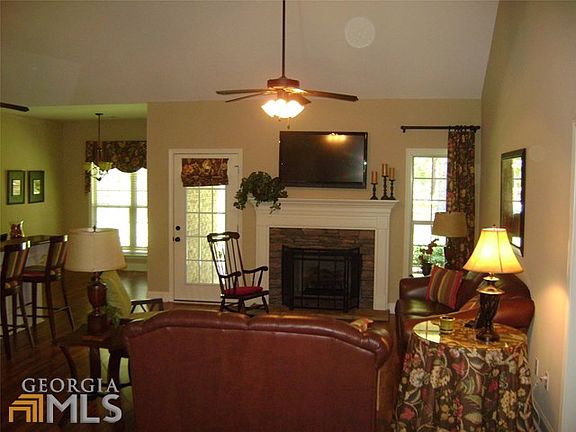 3rd image of 104 Sweet Briar Trl