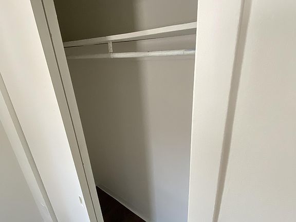 5th image of 420 Walnut Ave #1F