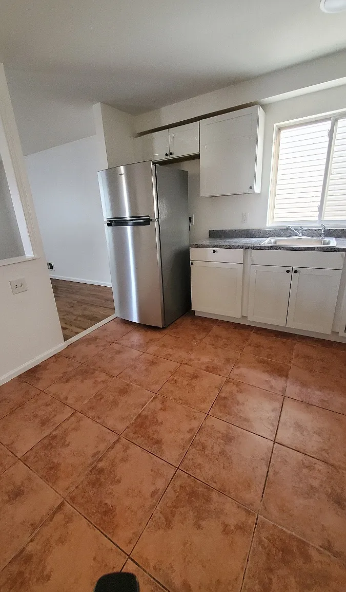 3 bed, 800 sqft, $3,750 — Photo 3