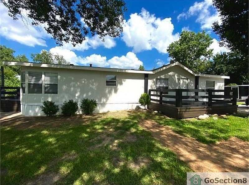 1st image of 471 Nicole Dr