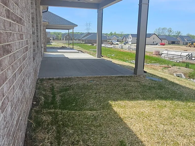 covered back patio
(back yard is fenced)