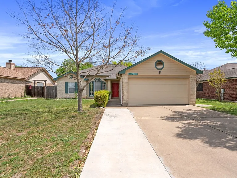 604 Maplecreek Dr — Photo 1