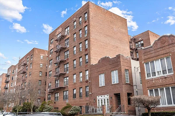 Sold by Compass | media 25