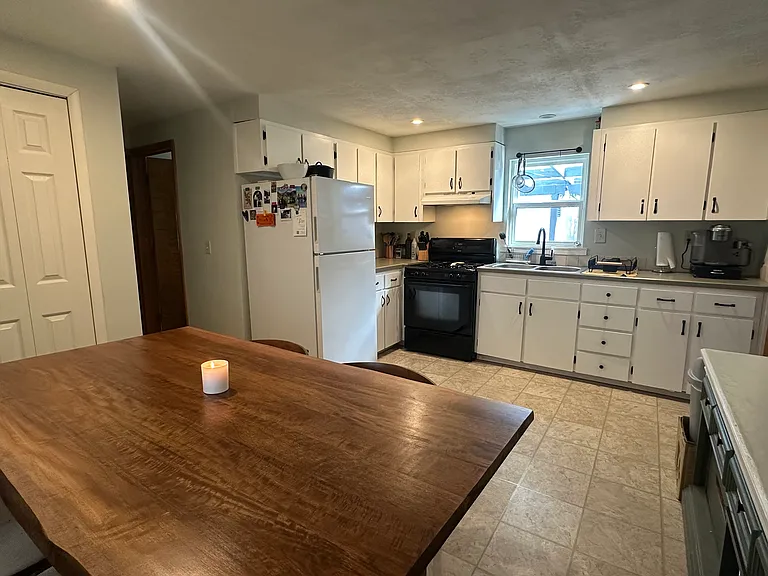 1333 Van Buren St — Photo 8