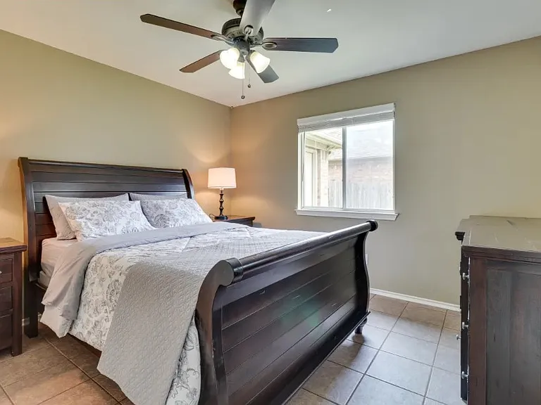 Bed Room 2 - Queen bed