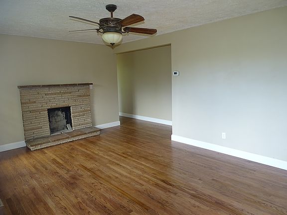 Living room - nice hardwood