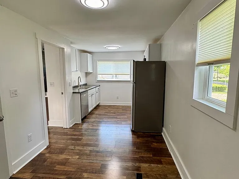 308 N Elm St — Photo 9