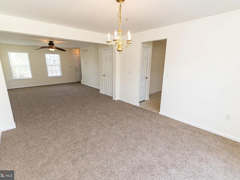 202 Carsons Ct — Photo 10