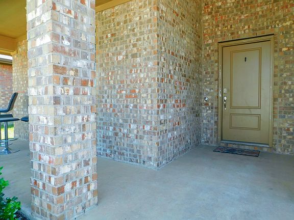 3rd image of 2440 Larimar Dr