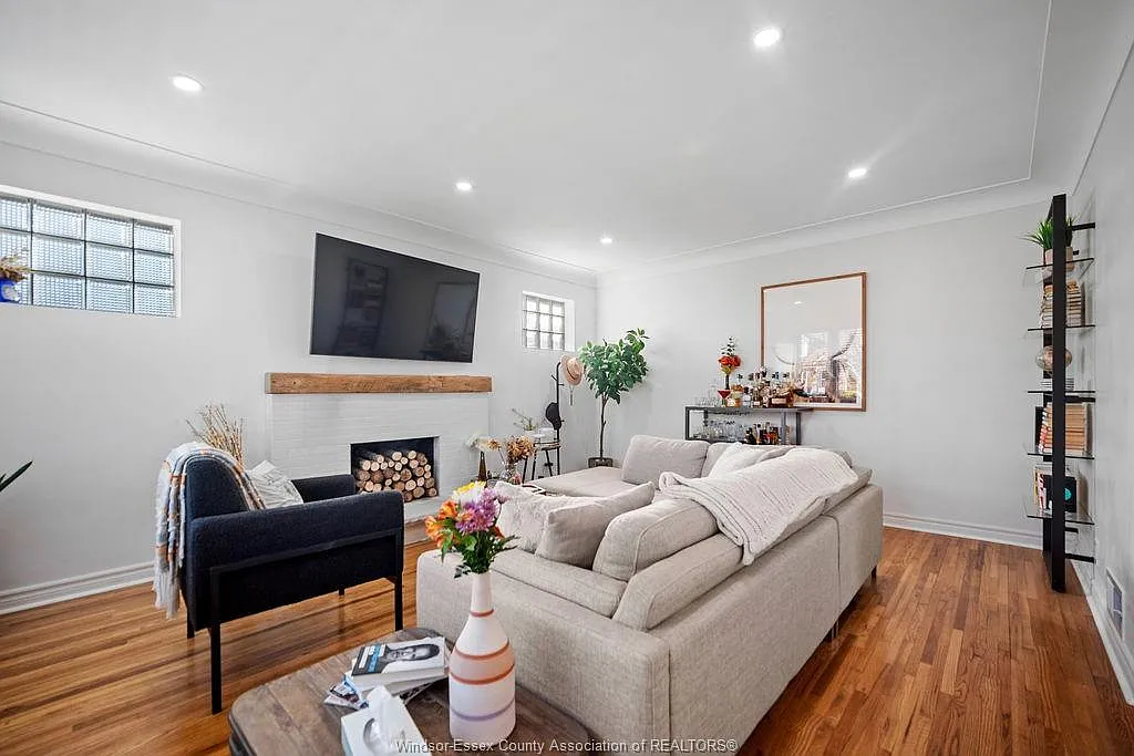4 bed, $3,000 — Photo 4