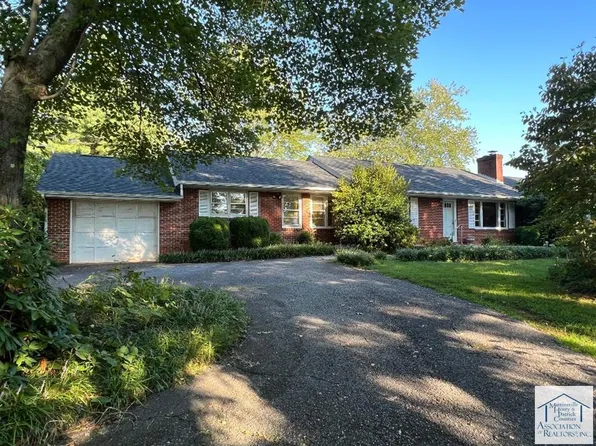 9940 Virginia Ave, Bassett, VA 24055